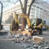 ФОТО - Вокруг здания «Белого дома» сносят фундамент