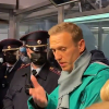 ВИДЕО - Акылга сыйгыс иш. Навальныйды полиция бөлүмүндө эле соттошту