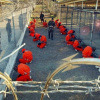 АКШ Гуантанамодогу террорчулукка шектелген кишилерди кармоочу жайды жабат