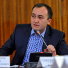 ВИДЕО - Илим Карыпбеков: «Элдин 80 пайызы жакыр жашап жатса, депутаттар бир батирлик саат тагынышат»