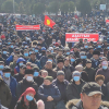 СҮРӨТ - Райымбек Матраимовду колдоо митингине келген адамдардын саны Ош шаарынын аянтына толо баштады