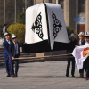 Улукбек Марипов мекендештерди кыргыз элинин улуттук баш кийими – Ак калпак күнү менен куттуктады