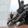 Президент Садыр Жапаров почтил память погибших во время Аксыйских событий