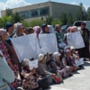 Баткен облусундагы Ак-Сай айылынын 30дай тургуну митингге чыкты