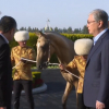 ВИДЕО - Бердымухамедов подарил Токаеву щенка тазы и ахалтекинского коня