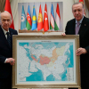 Түркия лидерине - Орусия менен Кытайга тиешелүү аймактарды камтыган «Түрк дүйнөсү» деген карта тартуу кылынды