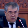 Депутат Кундузбек Сулайманов орус тилинде жооп бергени үчүн орун басарды сындады