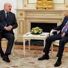 Путин менен Лукашенко Москвада шашылыш жолукту