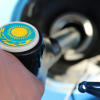 Бизнес на казахстанском бензине. Наливают литр за 175 тенге, идут на другую сторону и продают за 295 тенге