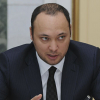 Эмнеге саясатчылар менен бизнесмендер Максим Бакиевге кайрылып жатат?