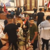 ВИДЕО - В Багдаде сторонники шиитского имама взяли штурмом Дворец республики