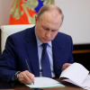 Путин Орусиянын чет өлкөдөгү гуманитардык саясатынын концепциясын жактырды