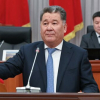 ВИДЕО - Депутат Таштанбеков: «Кыздар өздөрү кыска кийинип, педофилдердин көңүлүн буруп жатат»