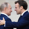 Макрон сообщил, что продолжает поддерживать прямые контакты с Путиным