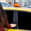 ВИДЕО - В Бишкеке женщина родила в такси