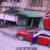 В Бишкеке момент кражи с автомобиля попал на видео