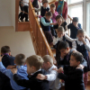 В ряд школ Бишкека поступили сообщения о бомбе, людей эвакуировали