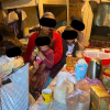 ФОТО - В Бишкеке выявили узбекистанцев, проживающих с детьми возле мусороприемника
