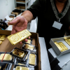 ВИДЕО - В Кыргызстан попытались завезти 84 кг золота на 300 млн сомов