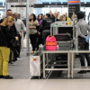 ФОТО - Сотни пассажиров застряли в аэропортах Москвы и Антальи
