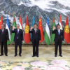 Си Цзиньпин Борбор Азия өлкөлөрүнүн президенттери менен бирге сүрөткө түштү