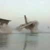 ВИДЕО - В Индии обрушился четырехполосный мост через Ганг