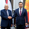 ФОТО - Президент Садыр Жапаров встретился с главой Палестины Махмудом Аббасом