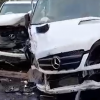 ВИДЕО - Бишкекте Lexus менен Mersedes Benz Sprinter сүзүштү