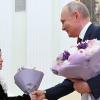 ВИДЕО - Путин аны көргүсү келген кызды Кремлде кабыл алды