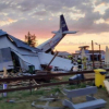 ВИДЕО - В Польше самолет упал на ангар с людьми, есть погибшие