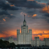 Нарушители-экстремалы забрались на шпиль высотки в Москве