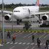 Сотрудница аэропорта Манилы украла у пассажира 300 долларов и проглотила их
