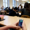 В школах России запретят использование смартфонов на уроках