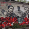 «Алые маки Иссык-Куля». В Бишкеке появился мурал с изображением Шамшиева и Темировой