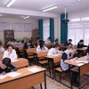 Учителя Бишкека пожаловались, что им сократили зарплату