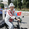 77 жаштагы кыргызстандык V Дүйнөлүк көчмөндөр оюндарына велосипед менен сапар алды