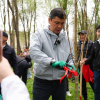 740 новых деревьев для Бишкека: мэр принял участие в массовой посадке и обозначил планы по паркам