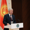 Адылбек Касымалиев бир катар тармактын кызматкерлерине Министрлер Кабинетинин сыйлыктарын тапшырды