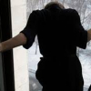 Бишкекте 24 жаштагы кыз көп кабаттуу үйдөн кулап каза болду