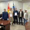 Чоң-Алайда эки жетим балага турак жай куруу үчүн жер тилкелери берилди