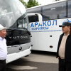 Президент Каракол шаарына алынган жаңы техникаларды текшерди