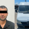 «Кайрымдуу ууру»: Спринтерди айдап качып, ичиндеги печеньени элге таратып салган