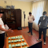 Араван районунда айыл өкмөтүнүн эки жооптуу кызматкери пара талап кылууга шектелип кармалды