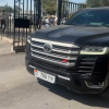 В Бишкеке два Toyota Land Cruiser 300 с незаконными спецсигналами водворили на штрафстоянку