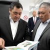 Садыр Жапаров выделит 7 млрд сомов на устранение дефицита учебников в школах