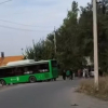 Новопокровкада №40 автобустун айдоочусу жеке үйдүн дубалын сүздү