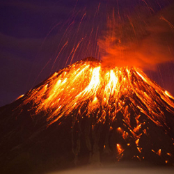 Ученый и гид выжили после падения в жерло вулканам