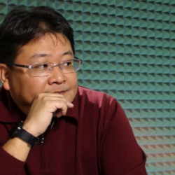 Казакстан - Айдос Сарым: “Атамбаев, эртең эле кечээги айткан сөзүнө каршы чыгышы мүмкүн”