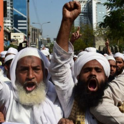 Жители Бангладеш потребовали убрать от Верховного суда статую Фемиды