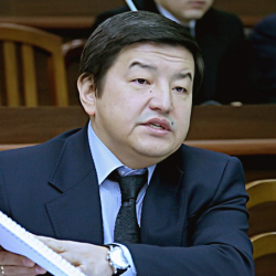 Акылбек Жапаров, ЖКнын депутаты: «Өзүм деле  паспортумда  кыргыз деген жазуу болуусун каалайм»